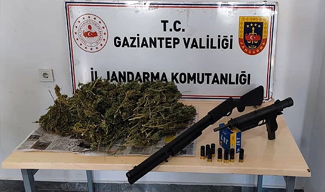 Kilolarca esrar ile uzun namlulu otomatik silah ele geçirildi