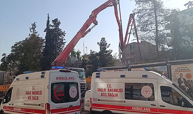 Kütüphane inşaatında çökme: Yaralılar var