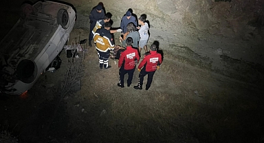 Otomobil dereye uçtu: 4 yaralı