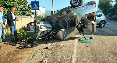 Otomobil kafa kafaya çarpıştı: Yaralılar var