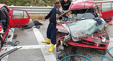 Otomobil tıra arkadan çarptı: Ölü ve yaralılar var