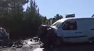 Otomobille hafif ticari araç çarpıştı: Ölü ve yaralılar var