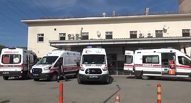 Otomobiller kafa kafaya çarpıştı: Çok sayıda yaralı