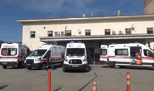 Otomobiller kafa kafaya çarpıştı: Çok sayıda yaralı