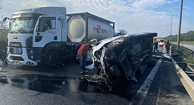 Otoyolda arızalanan tır, kazaya sebep oldu: Yaralılar var