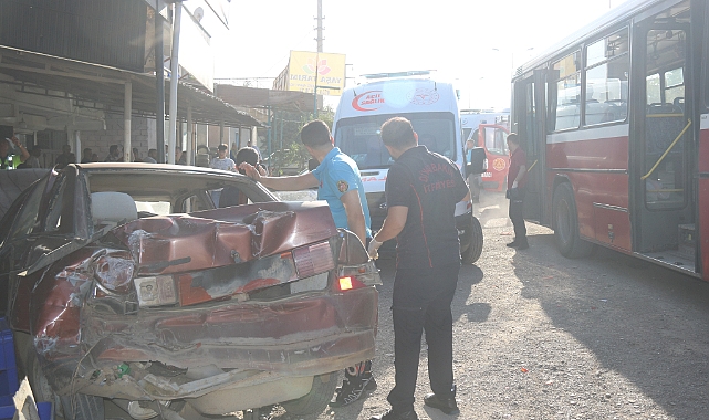 Park halindeki otomobile otobüs çarptı