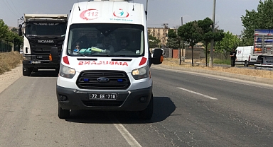 Patates yüklü kamyonet devrildi: 3 yaralı