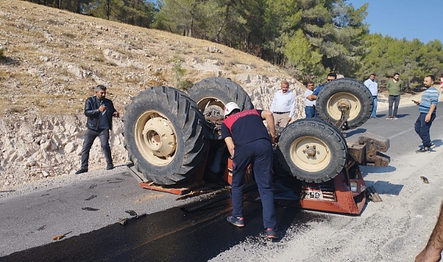Şanlıurfa'da devrilen traktörün sürücüsü hayatını kaybetti