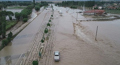Şiddetli yağışlar sele neden oldu: Çok sayıda asker kayıp