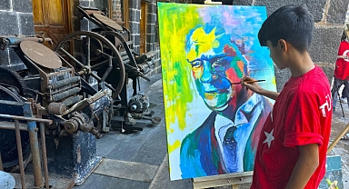 Siverek'te Cumhuriyet'in 100. yılında yüz öğrenci ve yüz resim çalışması