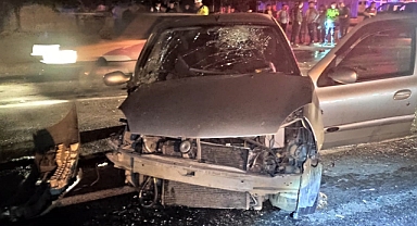 Traktör ile otomobil çarpıştı: Yaralılar var