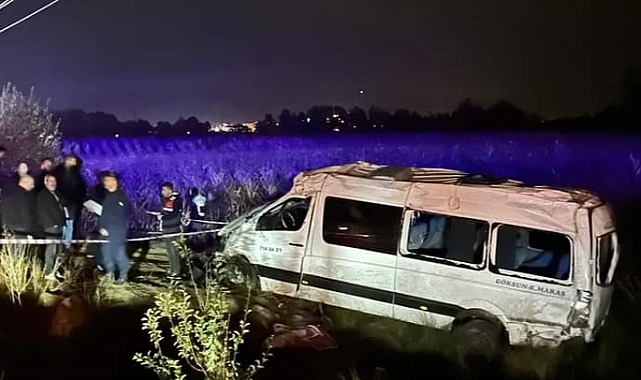 Yolcu minibüs takla attı: Ölü ve yaralılar var