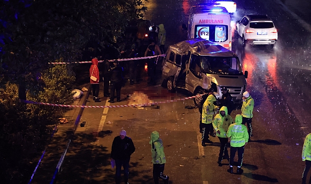 16 yaşındaki sürücünün kullandığı minibüste korkunç kaza: 3 ölü, 4 yaralı