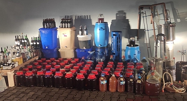 Adana’da 9 bin 45 litre sahte alkol ele geçirildi