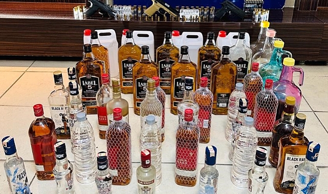 Adana’da silah, etil alkol ve kaçak alkol ele geçirildi