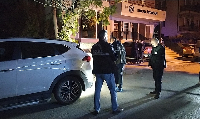 Baba-oğul kavgasını ayırmaya çalışan 3 kişi bıçaklandı