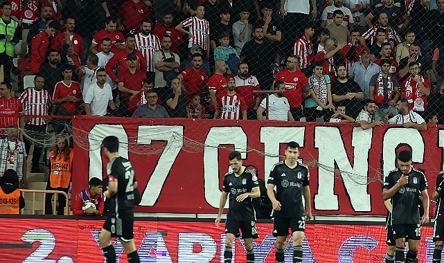 Beşiktaş içeride başka dışarıda başka