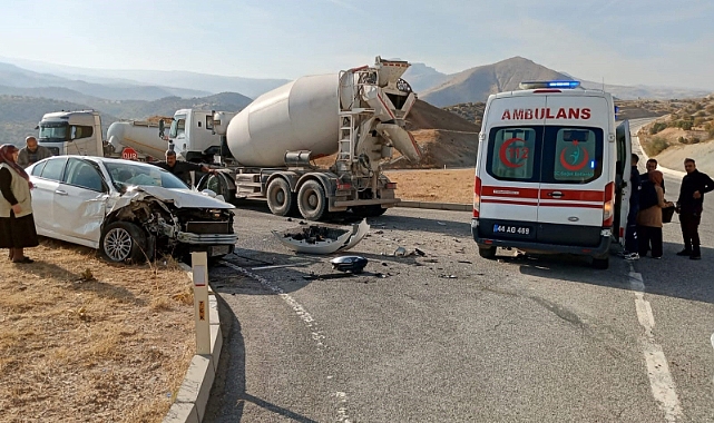 Beton mikseri ile otomobil çarpıştı: 2 yaralı