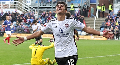 Can Uzun, performansıyla beğeni topluyor