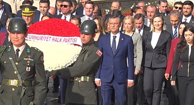 CHP Genel Başkanı Özgür Özel, Anıtkabir’i ziyaret etti