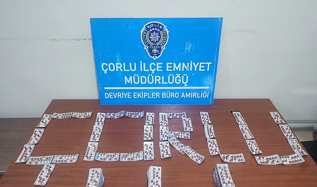 Çocuğun kucağındaki kazaktan 896 adet uyuşturucu hap çıktı