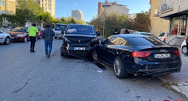 Direksiyon başında baygınlık geçirip 5 araca çarptı. 1 yaralı