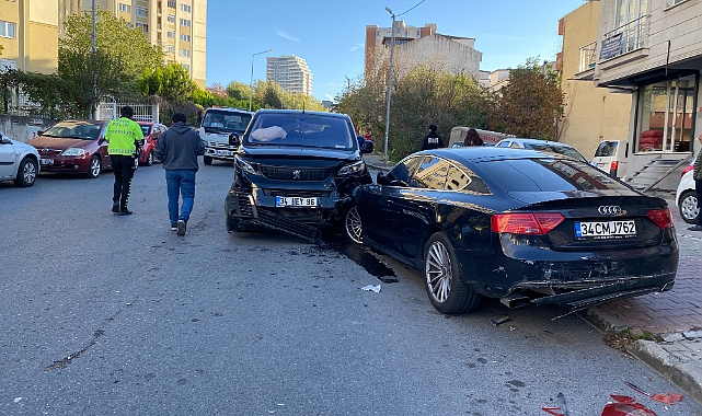 Direksiyon başında baygınlık geçirip 5 araca çarptı. 1 yaralı
