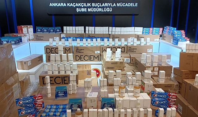 Ele geçirilen 4 milyon liralık kaçak kozmetik ürünler emniyette sergilendi
