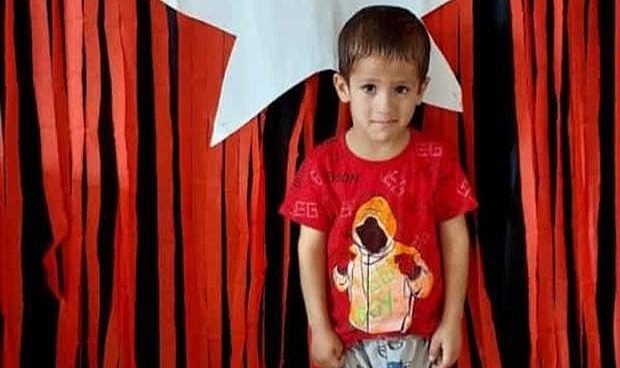 Evinin önünde otomobil çarpan çocuk hayatını kaybetti