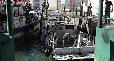 Fırtınada batan tekne karaya çıkarıldı