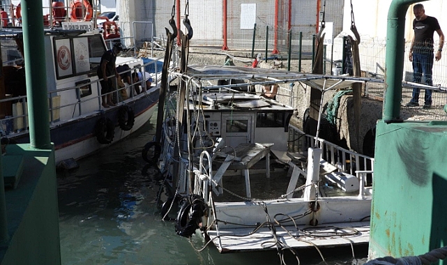 Fırtınada batan tekne karaya çıkarıldı