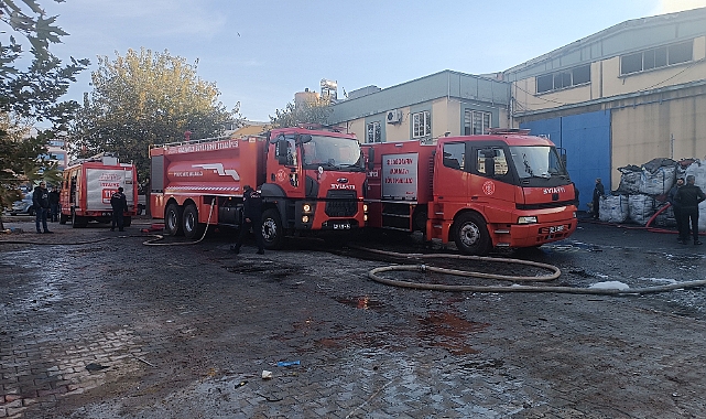 Geri dönüşüm fabrikasında yangın