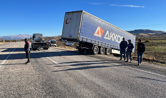 Gölbaşı'nda tır yoldan çıktı: 1 yaralı