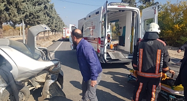 İki aracın karıştığı kazada: 2 kişi yaralandı