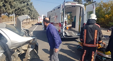 İki aracın karıştığı kazada: 2 kişi yaralandı