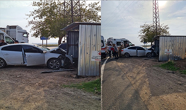 İki otomobil kafa kafaya çarpıştı: 3 yaralı