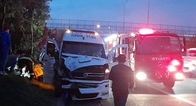 İşçi servisi ile otomobil çarpıştı: 14 yaralı