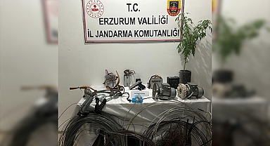 Kablo hırsızları jandarmadan kaçamadı