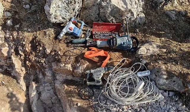 Kaçak kazı yapan 10 şahsı jandarma suçüstü yakaladı
