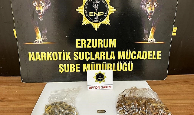 Karnından afyon sakızı çıktı