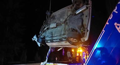 Kontrolden çıkan otomobil şarampole yuvarlandı: 1'i ağır 2 yaralı