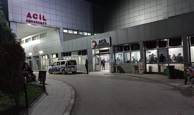 Küfür ettiği iddiasıyla yakın arkadaşını göğsünden bıçakladı