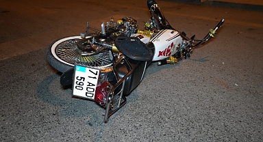 Motosiklet ile çöp kamyonu çarpıştı: 2 yaralı