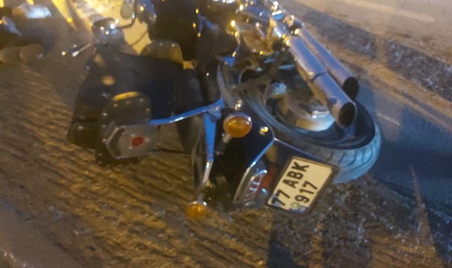Motosiklet traktöre çarptı: 2 yaralı
