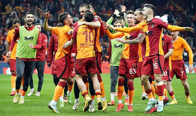 Okan Buruk: "Buraları kazanarak geçmek önemli"