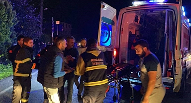 Otomobil elektrik direğine çarptı: 4 yaralı