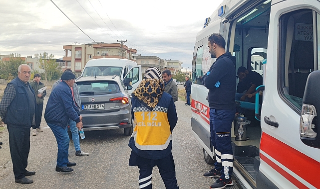 Otomobil ile minibüs kafa kafaya çarpıştı: 5 yaralı