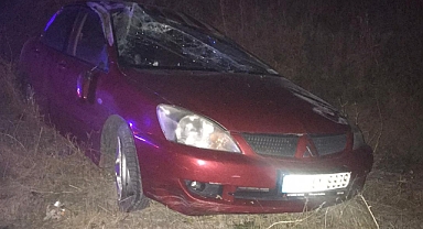 Otomobil şarampole devrildi: 2 yaralı