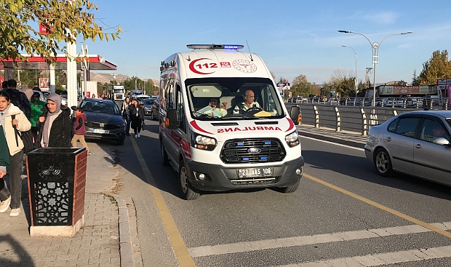 Otomobilin çarptığı genç kız ağır yaralandı