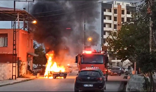 Park halindeki araç alev alev yandı